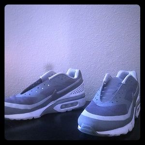 Nike grey and white airmax.